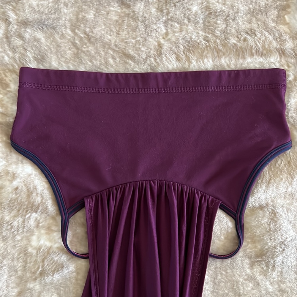 Lululemon tank top with build in bra - Picture 6 of 9